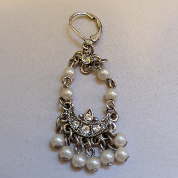 Vintage Pearl Dangle Earrings - Picture 3 of 4